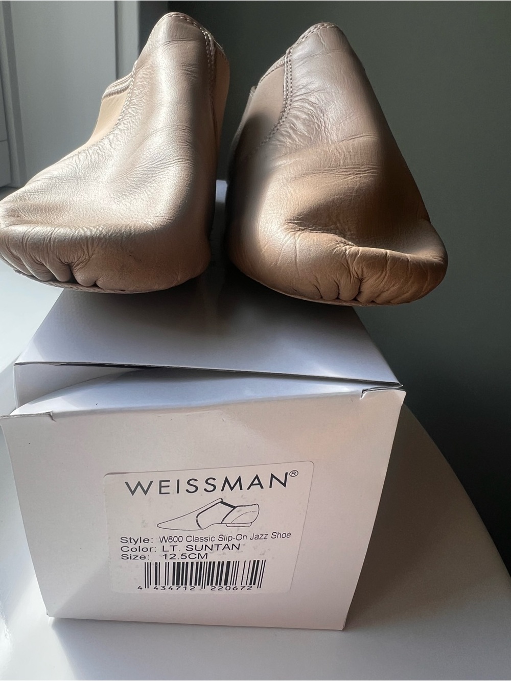 Weissman Slip-On Jazz Shoes in Light Suntan